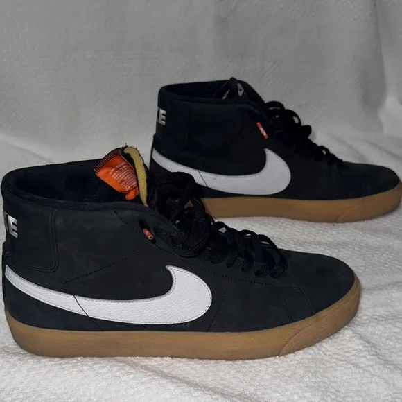 Nike Black and White Men's Sneakers with Gum Sole - Picture 6 of 6